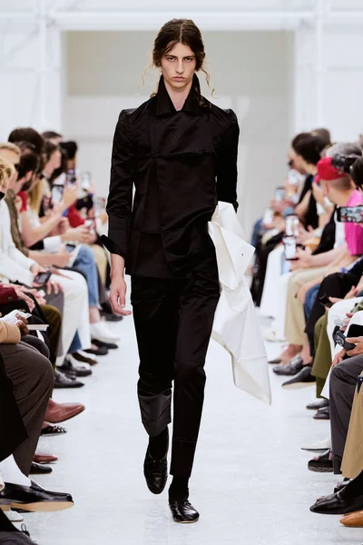 Look 3